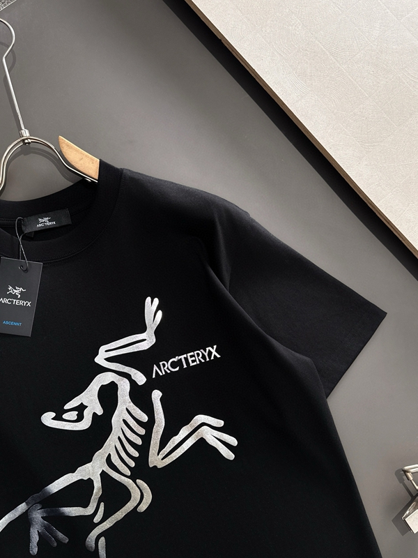 ブランドTシャツ側面デザイン